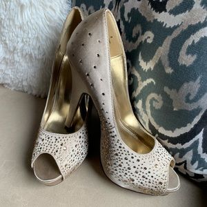 High heel pumps sz 8 Express new w/o box